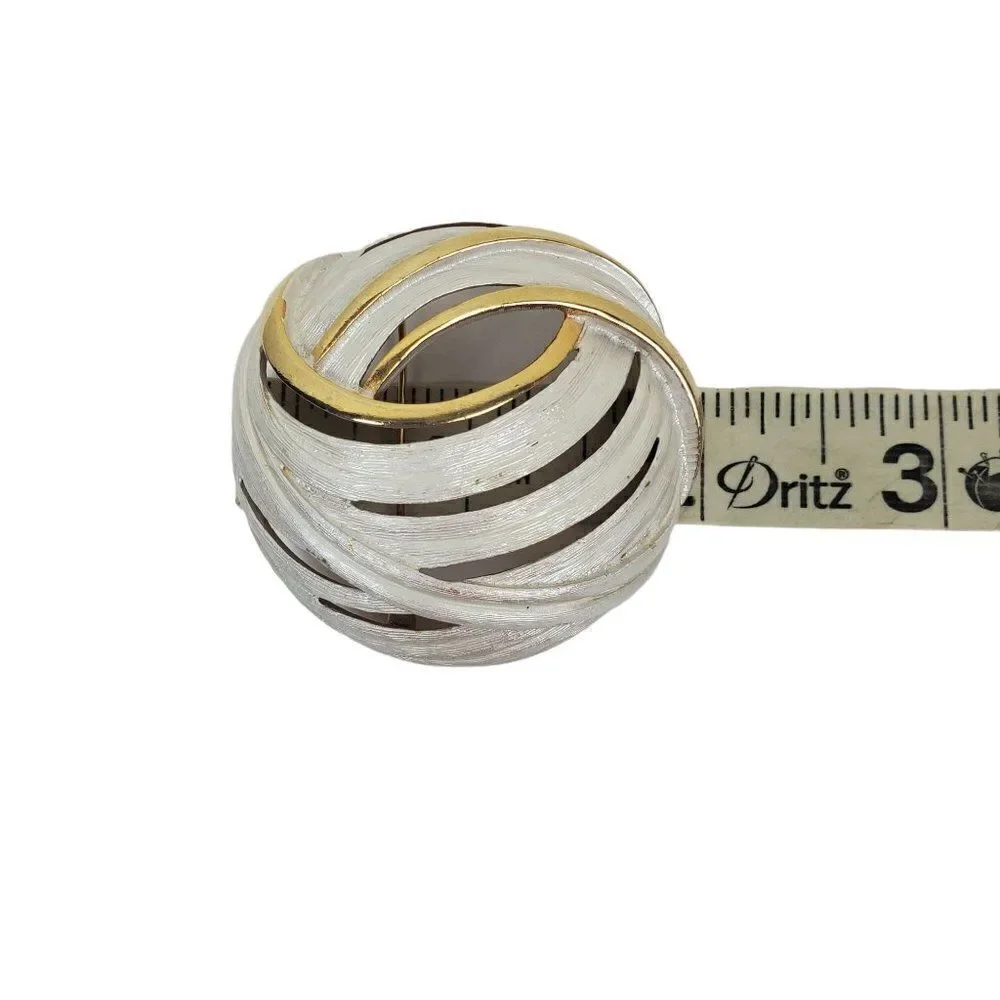 Vintage Round Swirl Dome‎ Cutout Silvery White Enamel Gold Tone Metal Brooch Pin